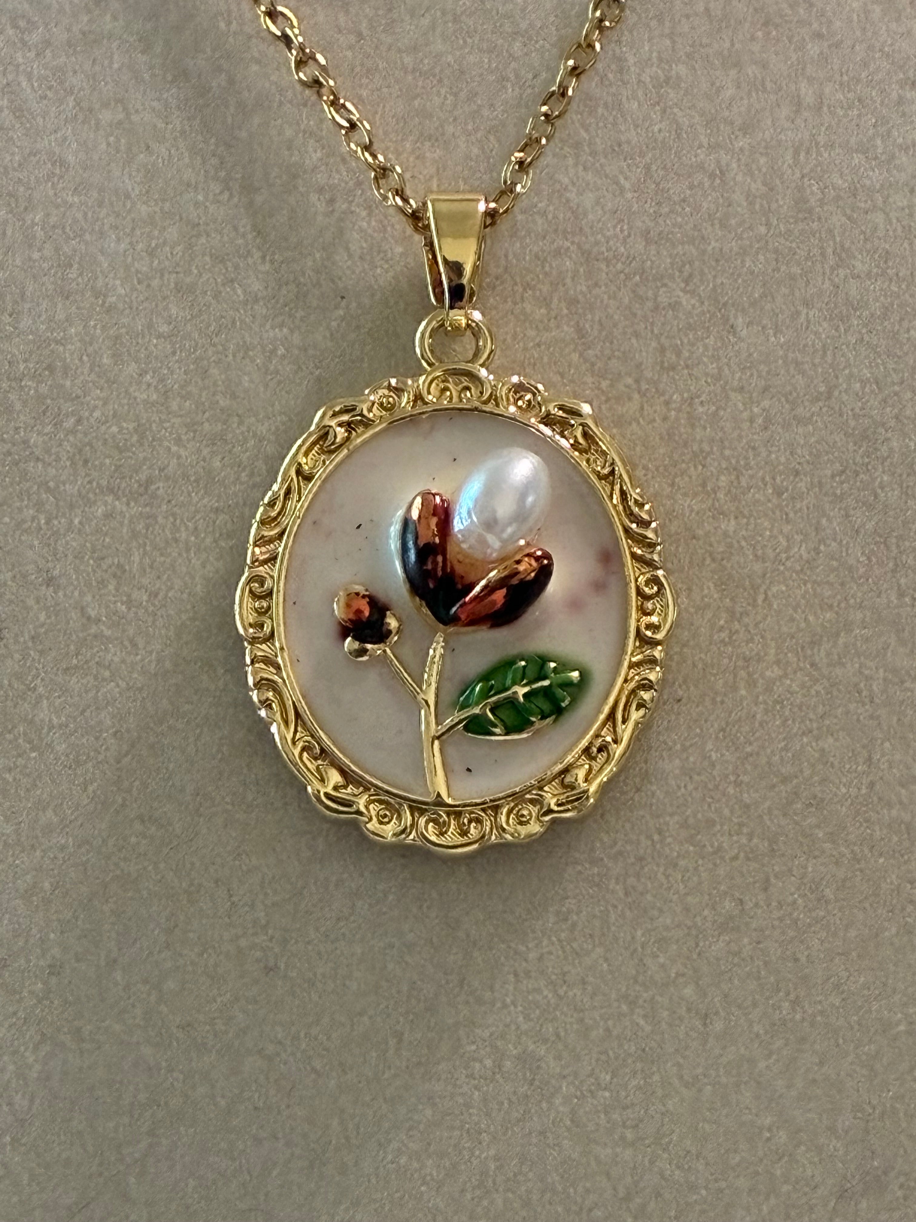 Stainless steel, gold plated, flower painting with pearl ￼