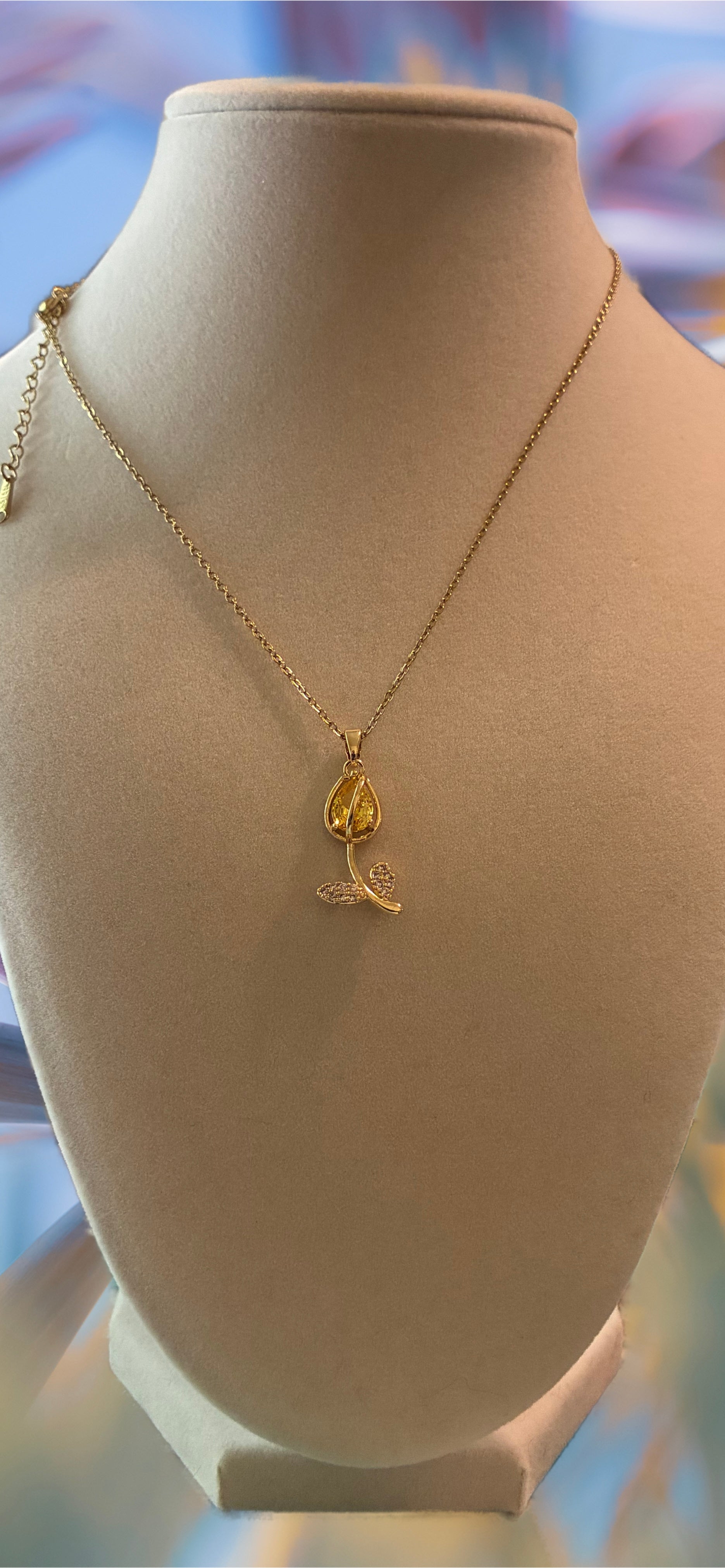 Stainless steel, gold plated, Yellowstone, tulip with rhinestones ￼